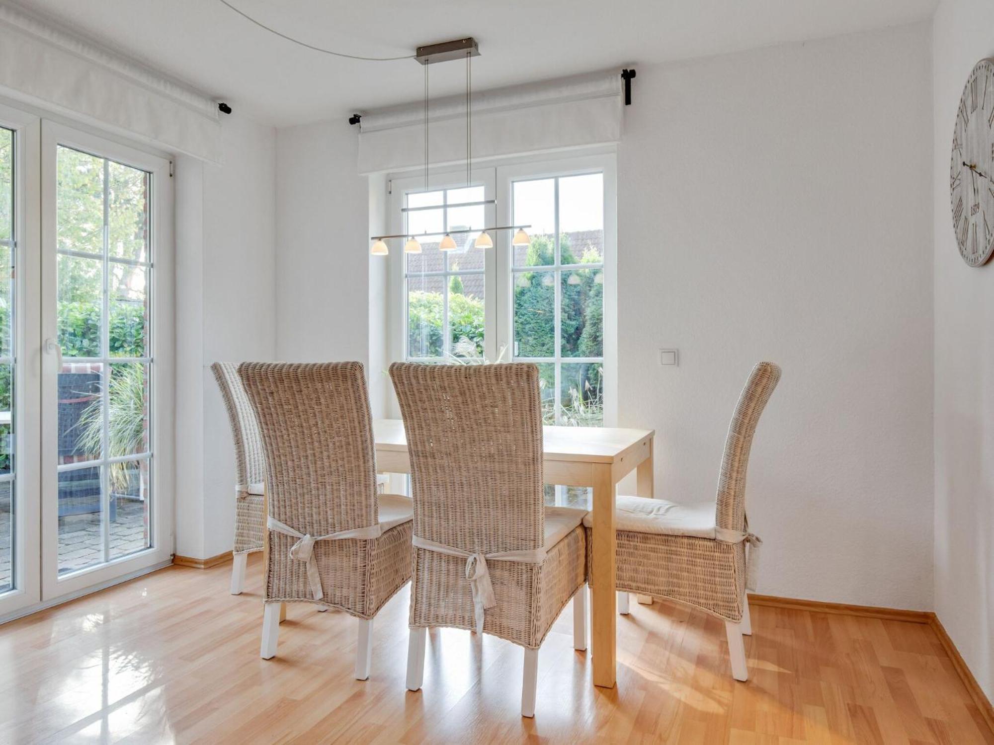 Enticing Holiday Home In Oldenburg With Garden Near Sea Dannau Exteriör bild