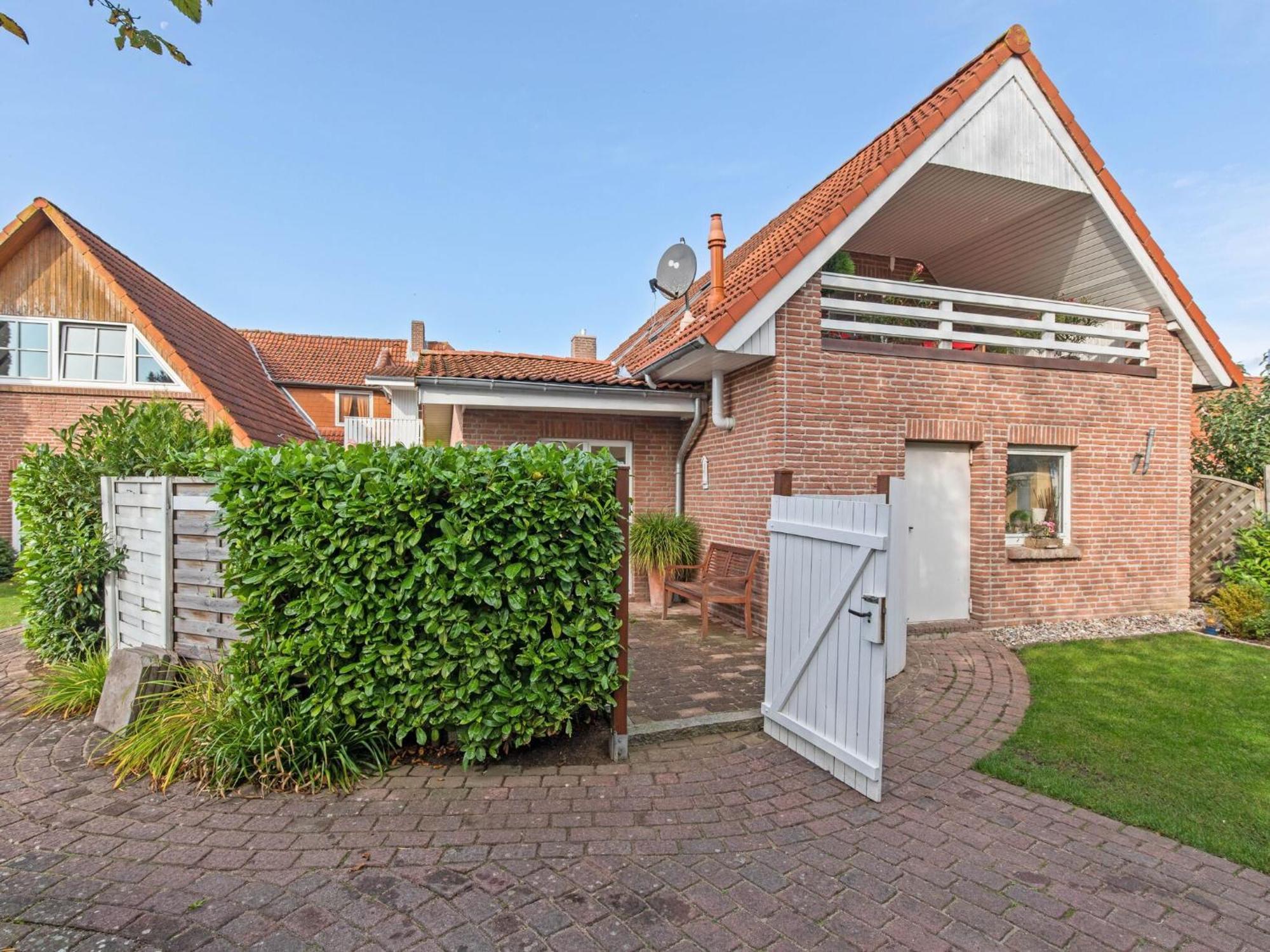 Enticing Holiday Home In Oldenburg With Garden Near Sea Dannau Exteriör bild