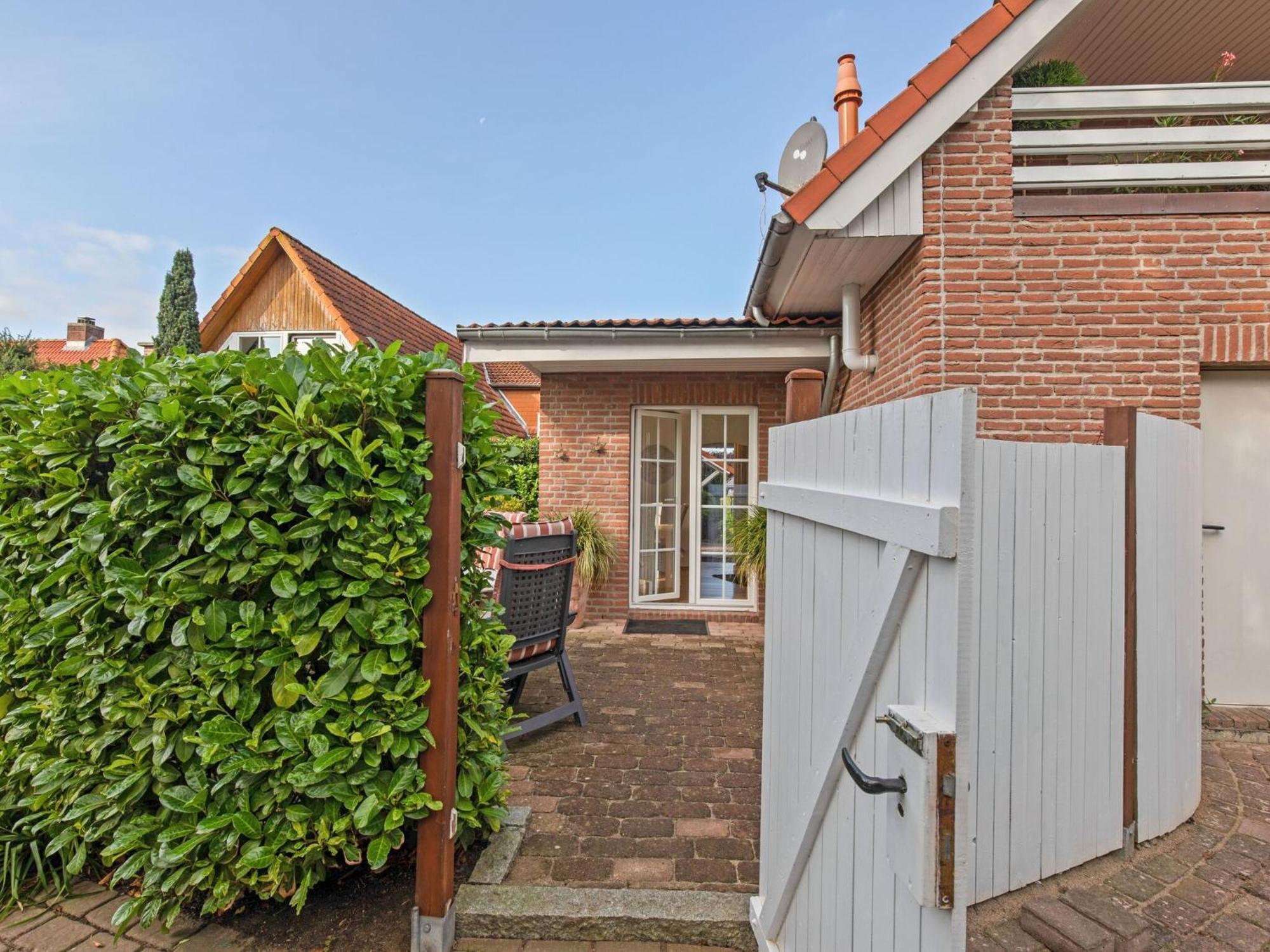Enticing Holiday Home In Oldenburg With Garden Near Sea Dannau Exteriör bild