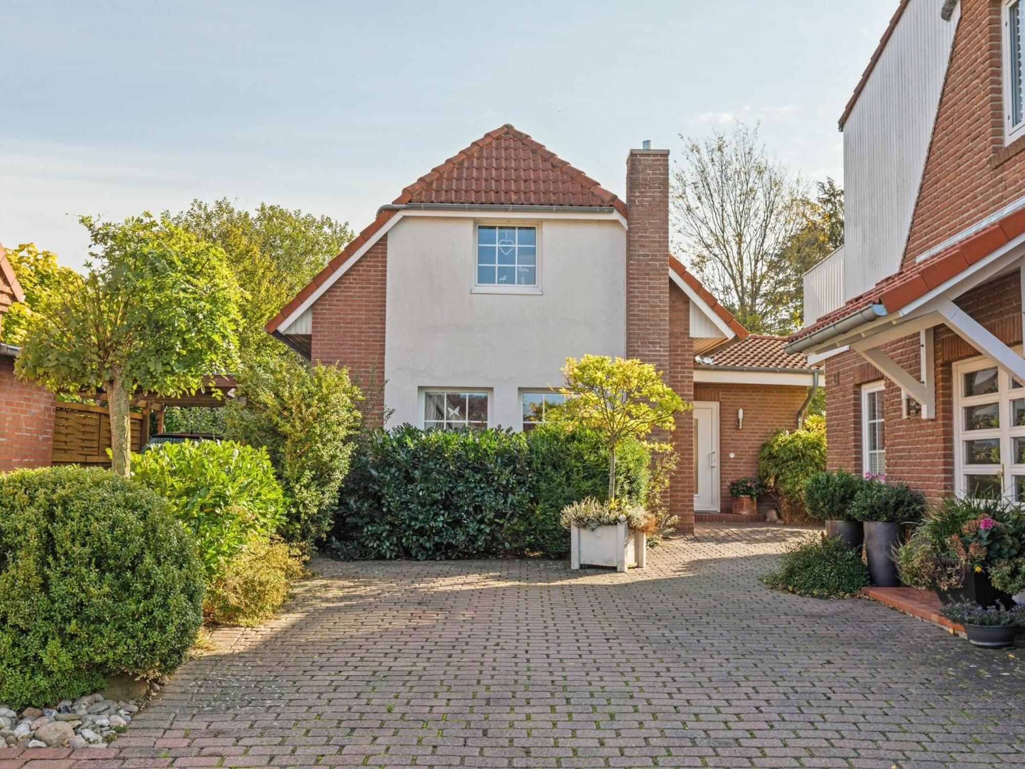 Enticing Holiday Home In Oldenburg With Garden Near Sea Dannau Exteriör bild
