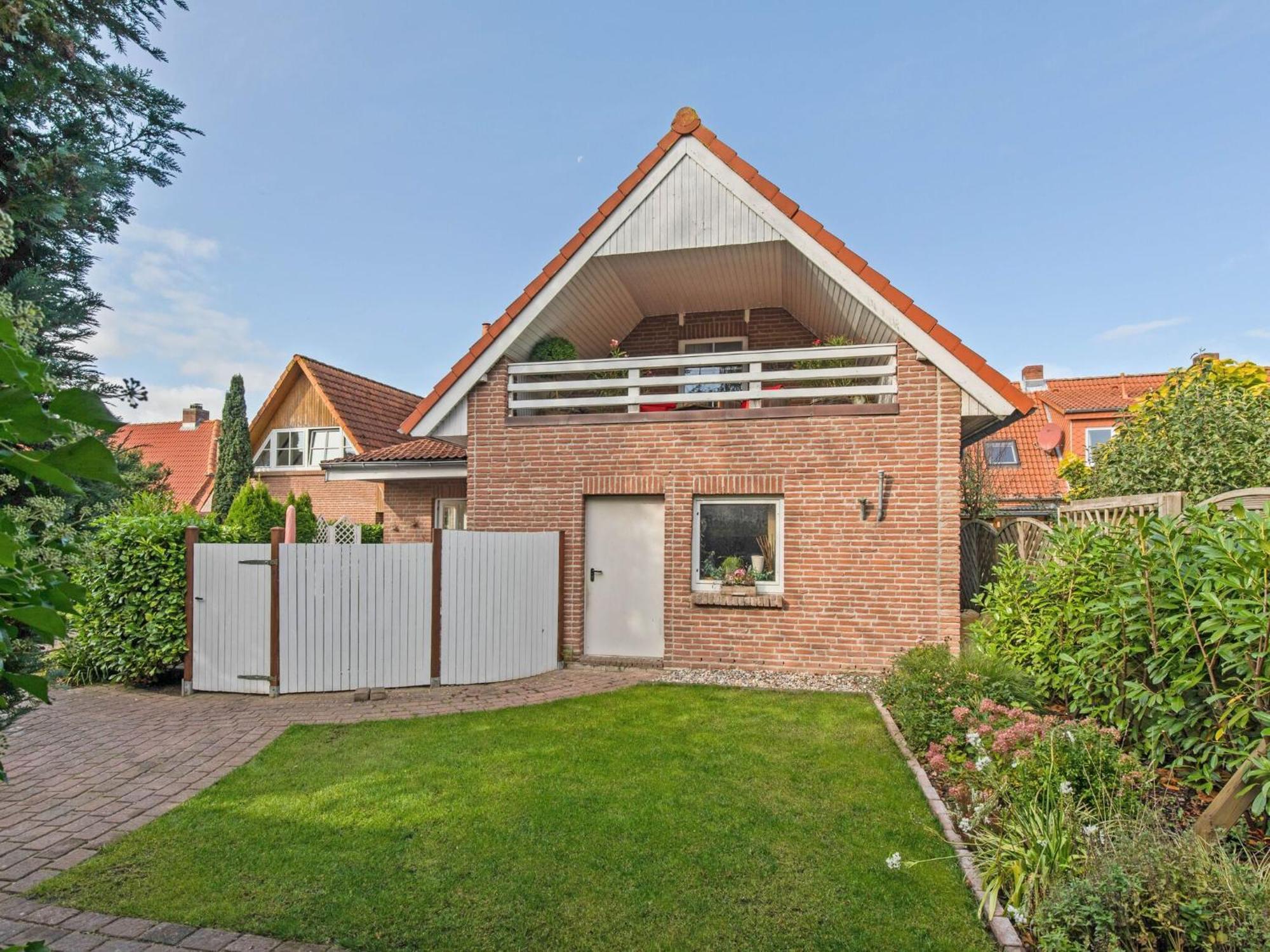 Enticing Holiday Home In Oldenburg With Garden Near Sea Dannau Exteriör bild