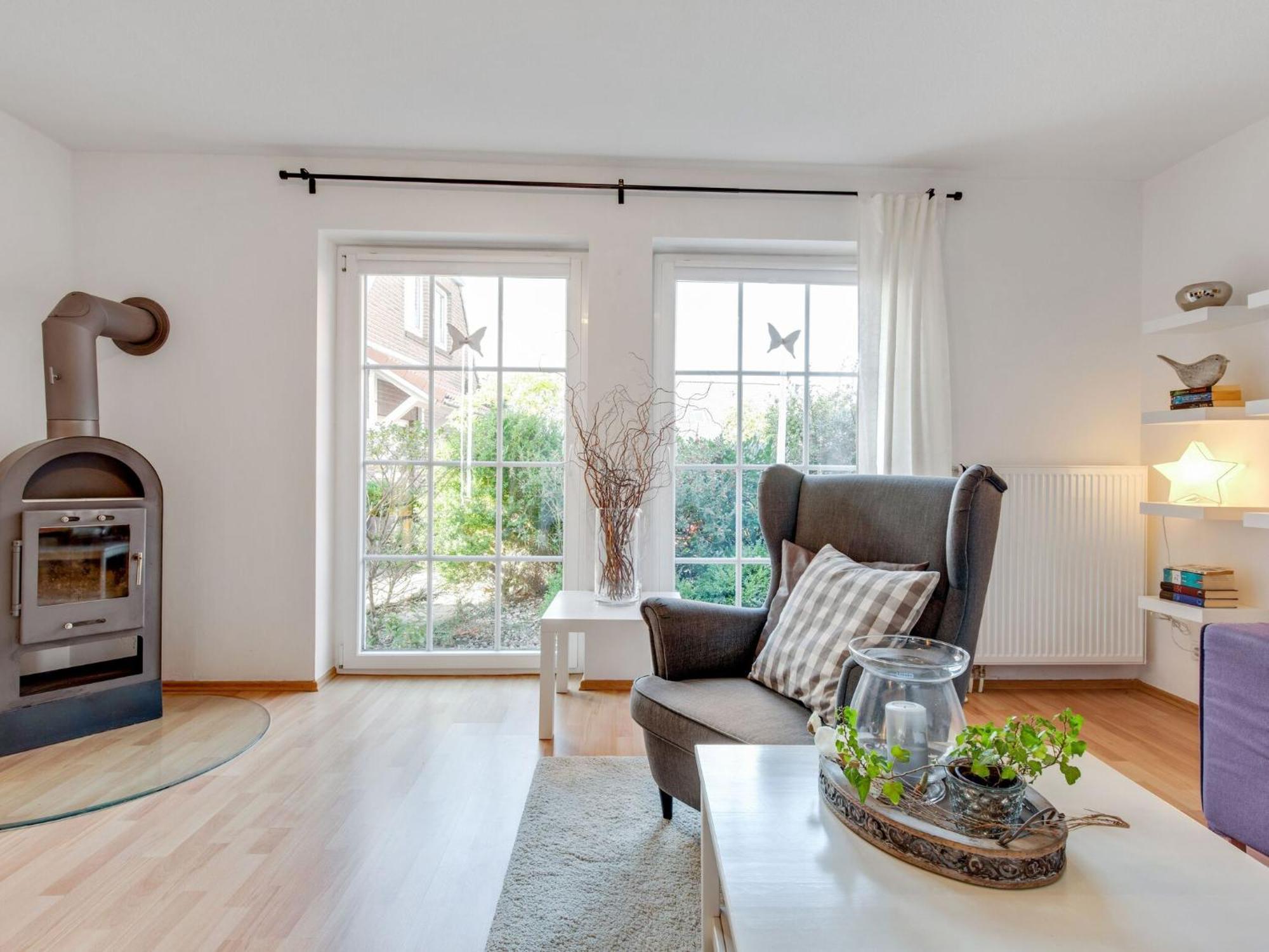 Enticing Holiday Home In Oldenburg With Garden Near Sea Dannau Exteriör bild