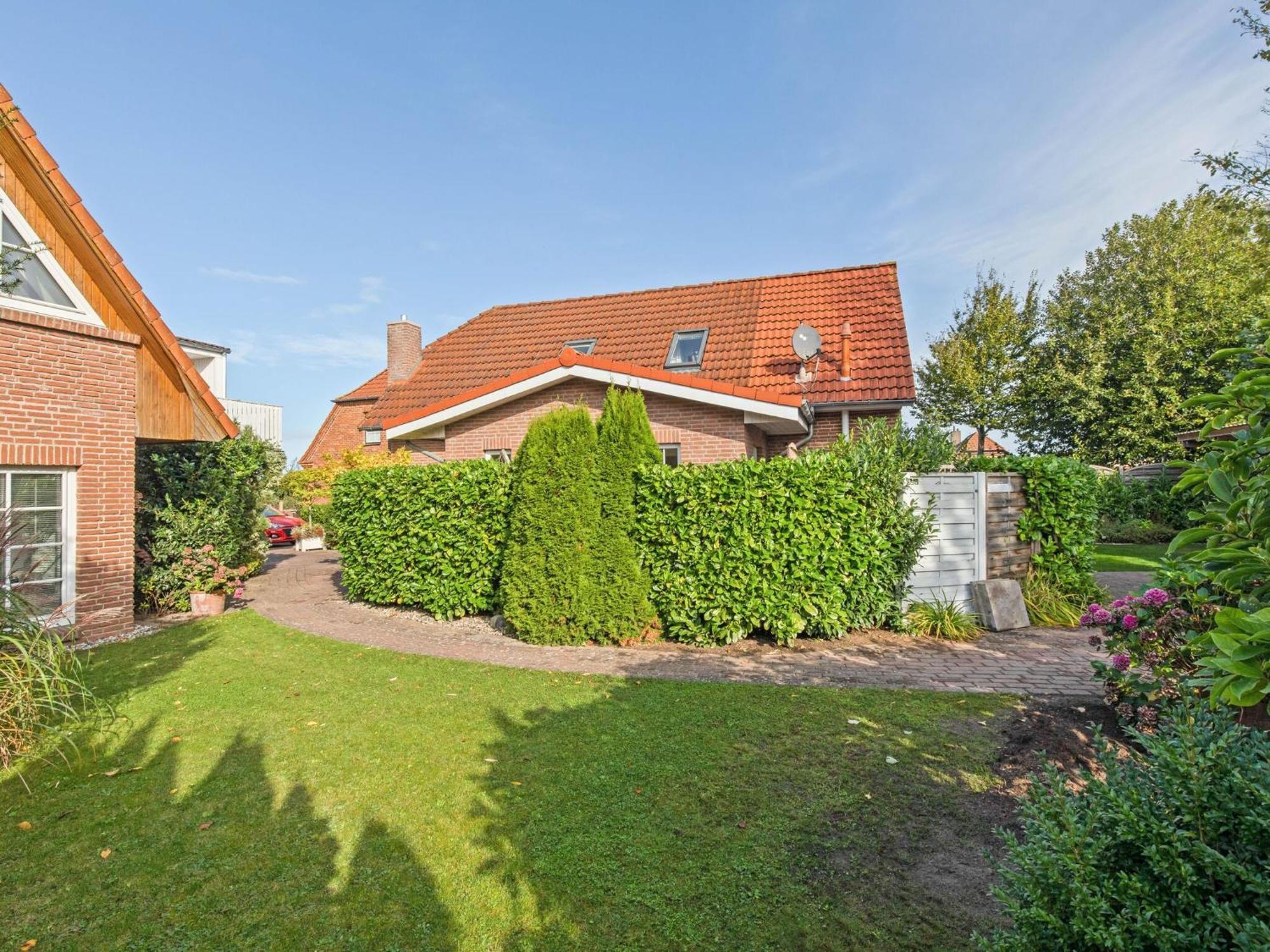 Enticing Holiday Home In Oldenburg With Garden Near Sea Dannau Exteriör bild