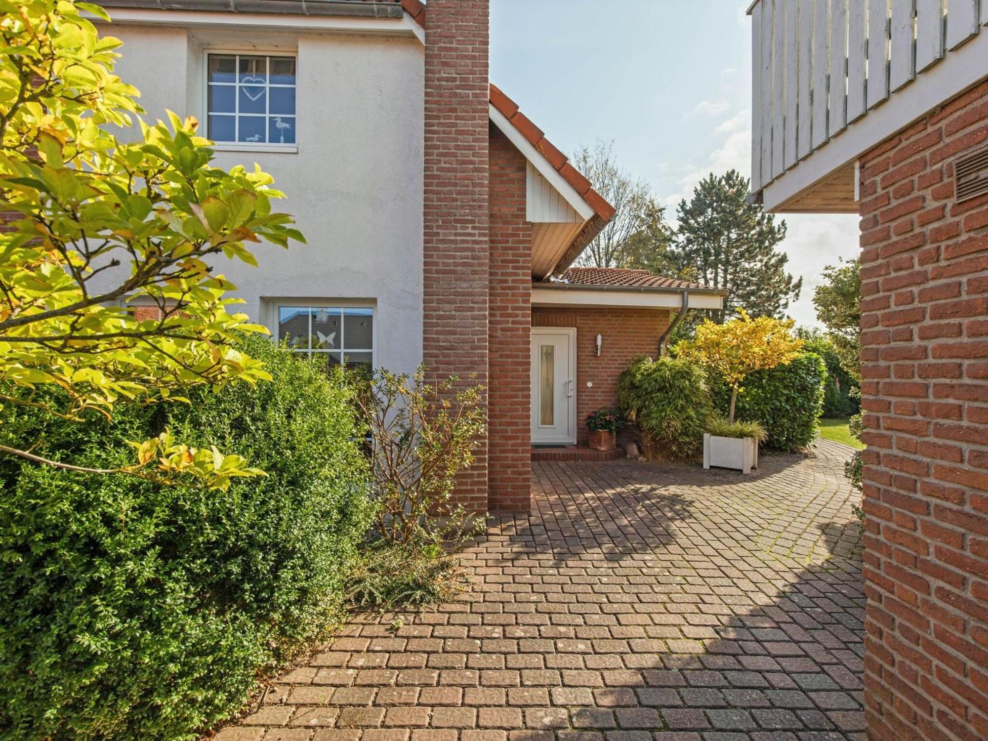 Enticing Holiday Home In Oldenburg With Garden Near Sea Dannau Exteriör bild