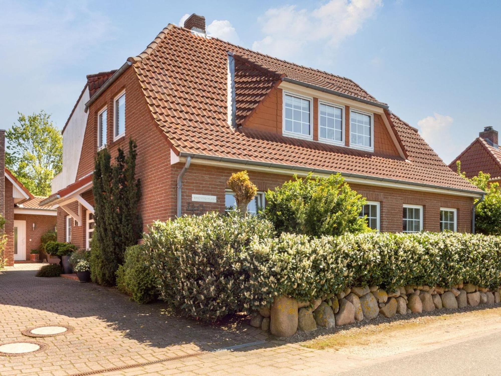 Enticing Holiday Home In Oldenburg With Garden Near Sea Dannau Exteriör bild