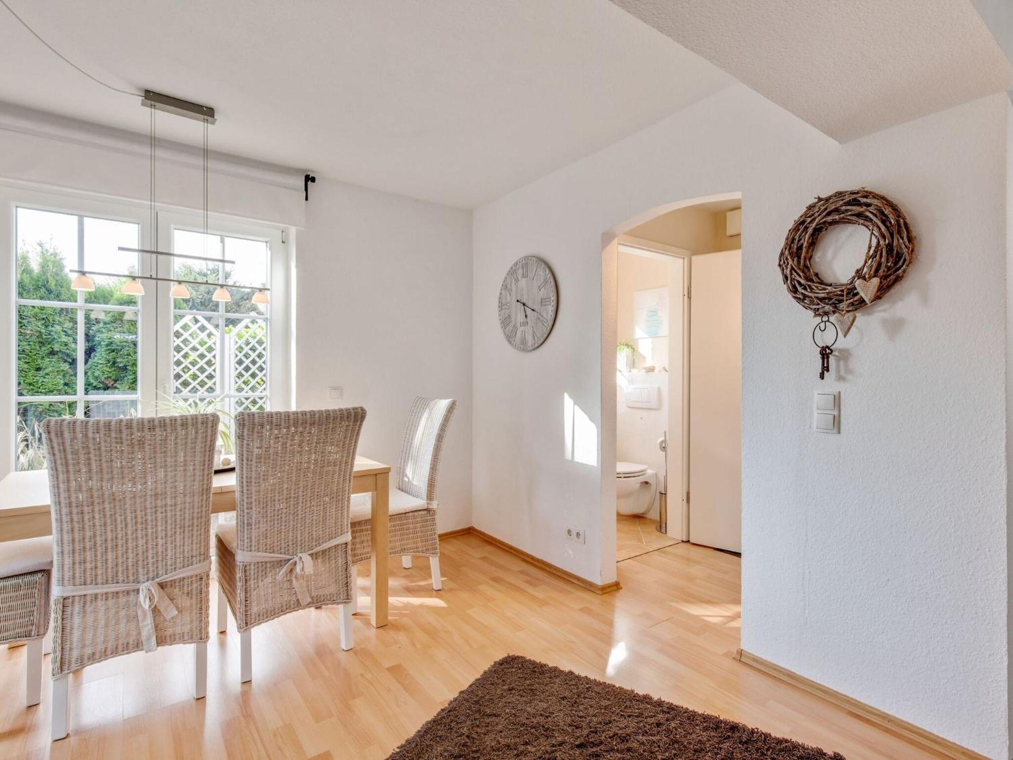 Enticing Holiday Home In Oldenburg With Garden Near Sea Dannau Exteriör bild