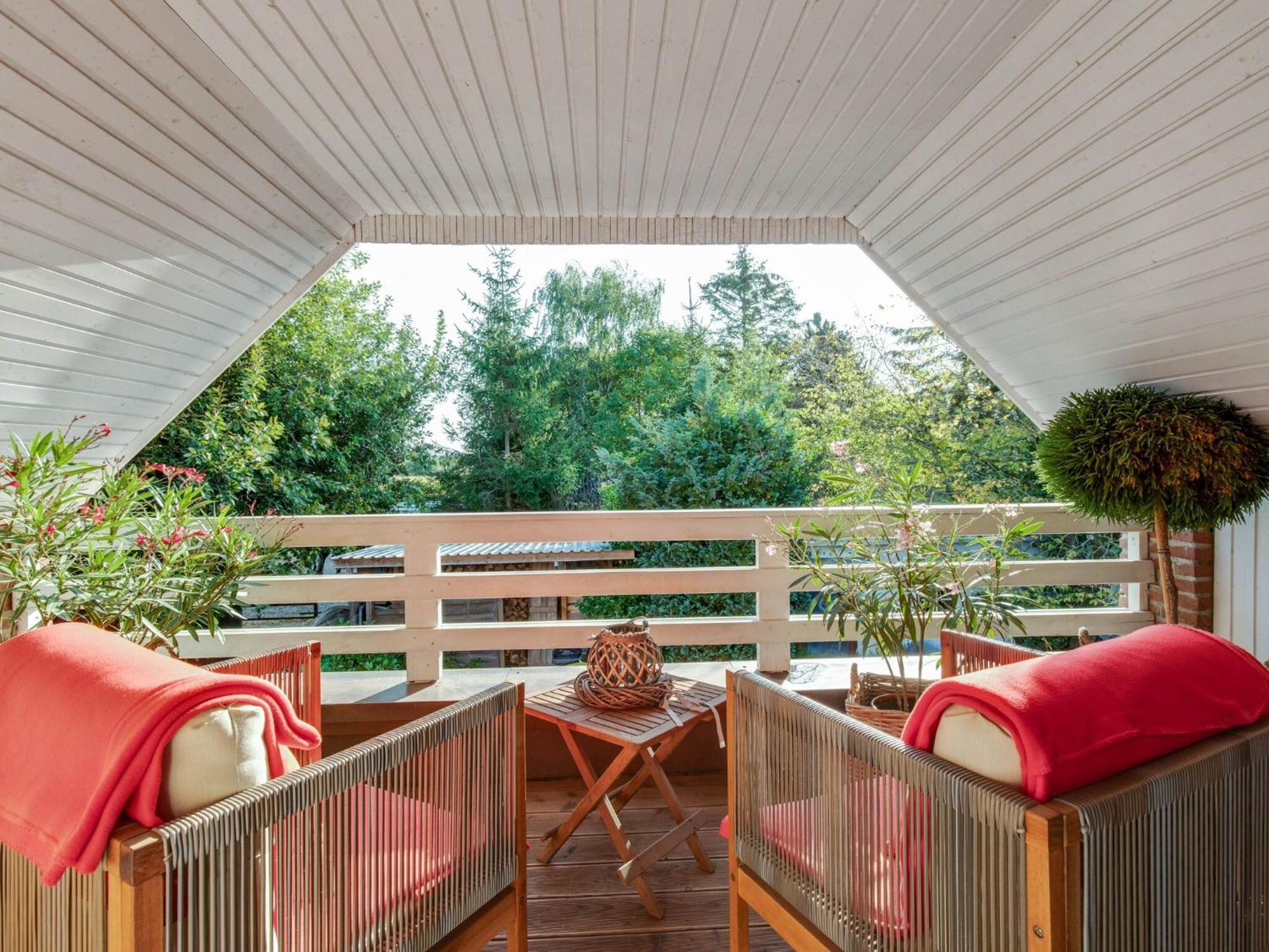 Enticing Holiday Home In Oldenburg With Garden Near Sea Dannau Exteriör bild