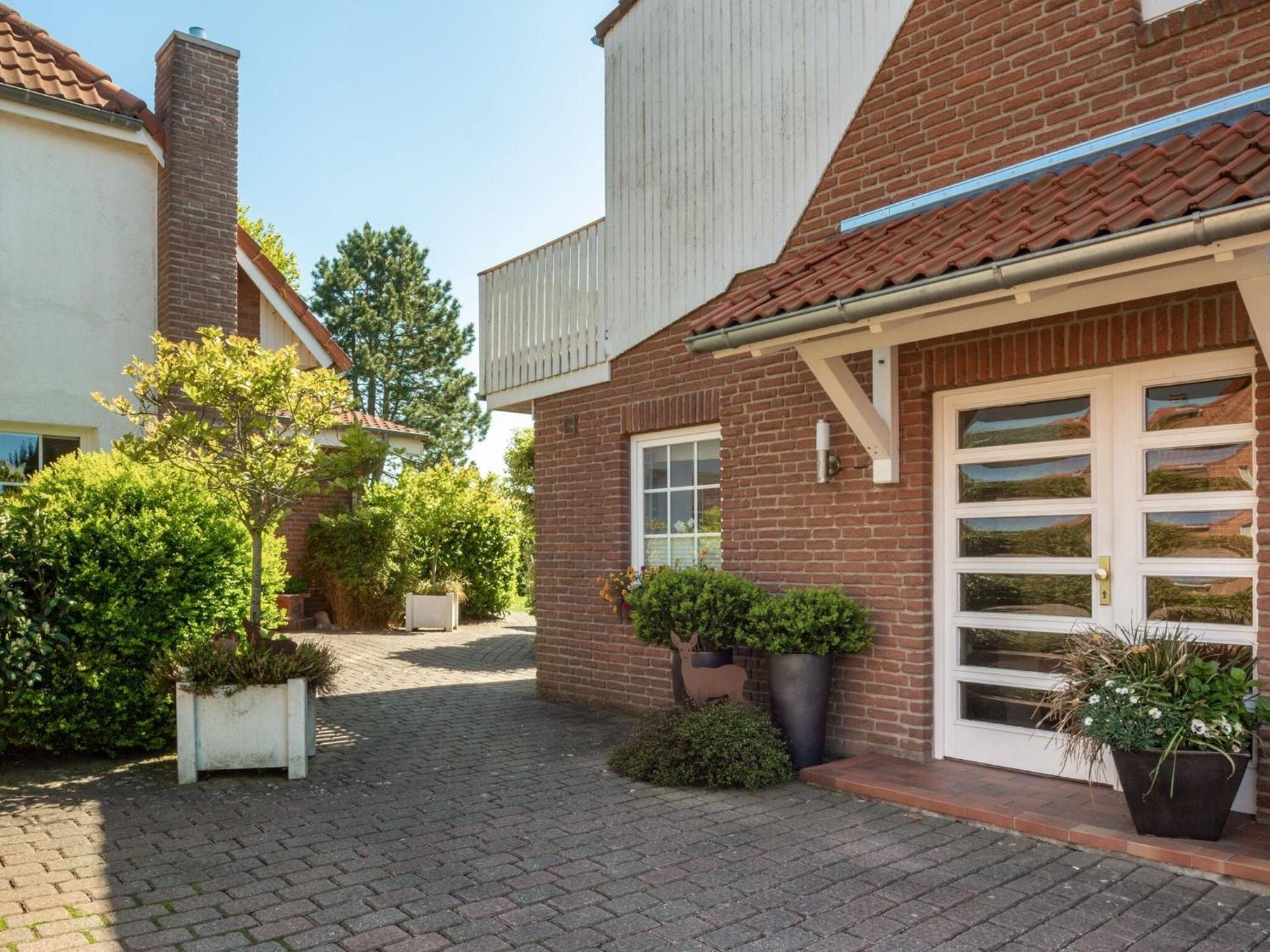 Enticing Holiday Home In Oldenburg With Garden Near Sea Dannau Exteriör bild