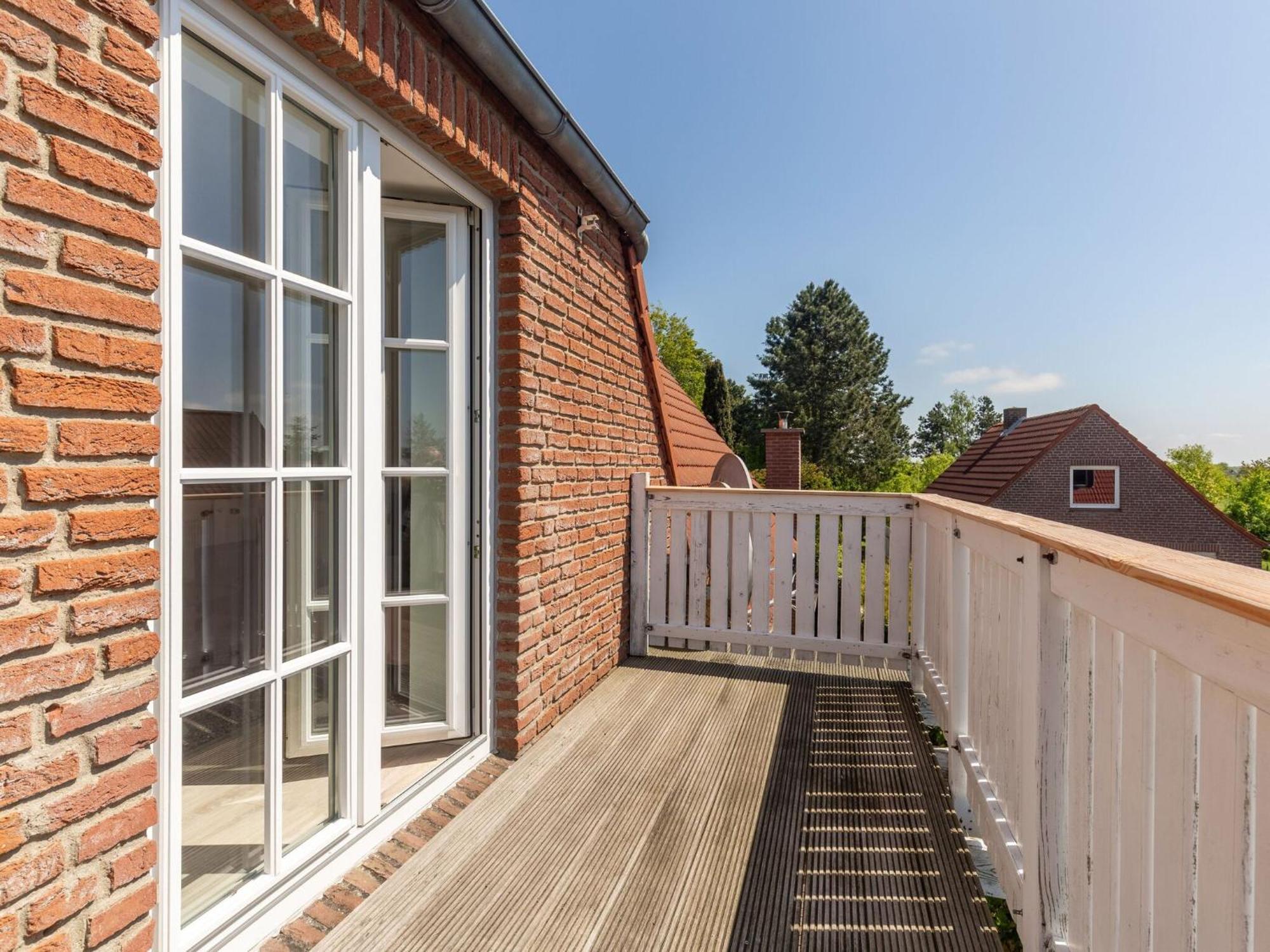Enticing Holiday Home In Oldenburg With Garden Near Sea Dannau Exteriör bild